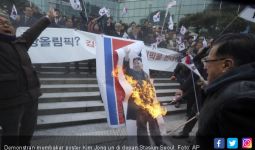 Warga Korsel Beramai-ramai Bakar Kim Jong Un - JPNN.com