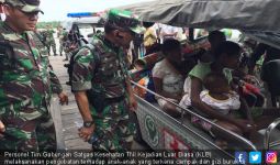 Satgas Kesehatan TNI Evakuasi Pasien Ke RSUD Agats - JPNN.com
