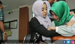 Jalani Sidang Perceraian Perdana, Salmafina Tenangkan Ibunya - JPNN.com