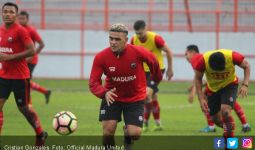 Cristian Gonzales Resmi Gabung PSS Sleman - JPNN.com