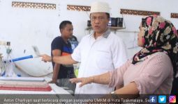 Anton Charliyan Janji Perjuangkan Perda Pesantren - JPNN.com