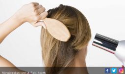 Jaga Jarak Saat Pakai Alat Pengering Rambut - JPNN.com