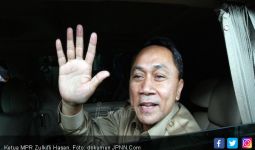 Zulkifli Hasan Diangkat Jadi Bapak Aremania se Indonesia - JPNN.com