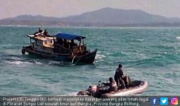 KRI Tenggiri Tangkap 3 Kapal Penambang Timah Ilegal - JPNN.com