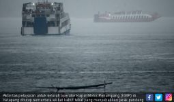 Cuaca Buruk, Penyeberangan di Ketapang Ditutup Sementara - JPNN.com