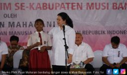 Bagikan KIP di Muba, Menko PMK Gelar Kuis Berhadiah Laptop - JPNN.com