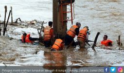 Masih Ada 50 Ton Sampah di Muara Angke - JPNN.com