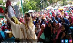Arumi Bachsin Tebar Pesona Jelang Pilkada Jatim - JPNN.com