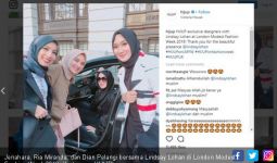 Nonton Fashion Show, Lindsay Lohan Pakai Busana Muslim Hitam - JPNN.com