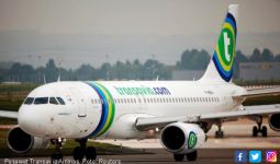 Serangan Kentut Paksa Pesawat Transavia Air Mendarat Darurat - JPNN.com