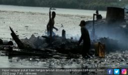 8 Kapal Pukat dan 2 Kapal GT 5 Dibakar Nelayan Belawan - JPNN.com