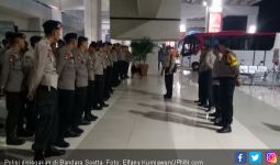 Polisi Jaga Ketat Terminal Kedatangan Bandara Soetta - JPNN.com