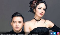 Digugat Cerai Roby Geisha, Cinta Ratu Nansya Pilih Umrah - JPNN.com