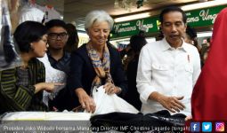 Blusukan di Tanah Abang, Bos IMF Beli Baju Koko untuk Suami - JPNN.com