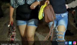 Aksi Komplotan Tante-tante Nyopet di Mal Terekam CCTV - JPNN.com