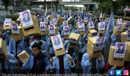 Demo Ribuan Mahasiswa di Riau Panas, 1 Polisi Terluka - JPNN.com