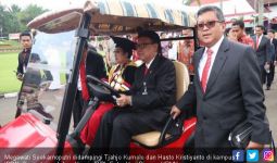 Megawati Raih Doktor Hc, Karangan Bunga Penuhi Kampus IPDN - JPNN.com