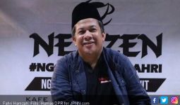 Iseng-Iseng Fahri Hamzah Soroti Kenaikan Harga BBM - JPNN.com