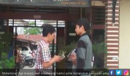 Dua Pria Ngaku Oknum Aparat Rampas Sepeda Motor Pelajar Ini - JPNN.com