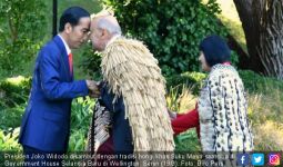 Cium Hidung Ala Maori Sambut Kehadiran Presiden Jokowi - JPNN.com