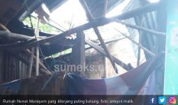 Rumah Roboh Disapu Angin Puting Beliung, Mursiyem Selamat - JPNN.com