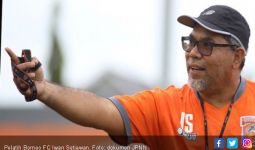 Terpancing Emosi, Pelatih Borneo FC Ribut dengan Suporter - JPNN.com