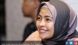 Tantri Kotak Pilih Naik KRL dan Transjakarta - JPNN.com