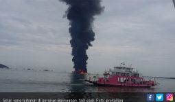 Kapal Tanker Terbakar Karena Ceceran Minyak, Pertamina: Hoax - JPNN.com