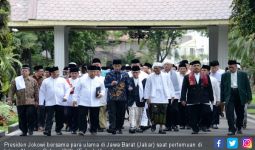 Jokowi Bersama Ulama Jabar Bahas Ekonomi Umat - JPNN.com
