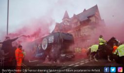 Kasihan, Bus Manchester City Hancur Diserang Fan Liverpool - JPNN.com