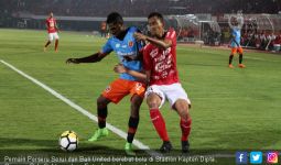 Bali United vs Perseru: Kecewa, Suporter Tungguin Wasit - JPNN.com