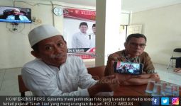 Berpose Salam Dua Jari, 2 PNS Dilaporkan ke Panwaslu - JPNN.com