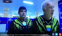 2 Arema FC vs Persib Bandung 2: Rusuh, Mario Gomez Berdarah - JPNN.com