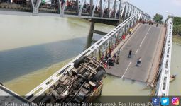 Jembatan Babat Ambruk, 2 Warga Meninggal Dunia - JPNN.com