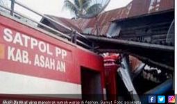 Mobil Damkar Seruduk Rumah Warga, Tiga Orang Terluka - JPNN.com