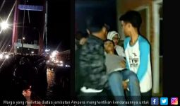 Alamak, Ada Remaja Putus Cinta Loncat dari Jembatan Ampera - JPNN.com
