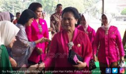 Ibu Iriana dan Mufidah Kompak Pakai Pink di Hari Kartini - JPNN.com