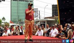 Prabowo: Gila Lu! Pimpinan Berdiri, Lu Malah Duduk dan Minum - JPNN.com