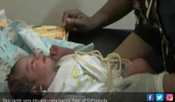 Bayi Cantik Ditemukan Dalam Plastik di Semak-Semak - JPNN.com