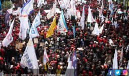 Ribuan Buruh Pilih Gelar Panggung Hiburan di Alun-alun Bekasi - JPNN.com