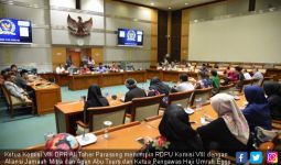 DPR: Kemenag Cukup Cabut Izin Penerimaan Jemaah Umrah Baru - JPNN.com