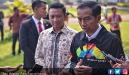 Jaket Baru Jokowi Boleh Juga, Bagi-Bagi, Pak! - JPNN.com