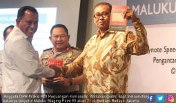 Akademisi Undana Kagumi Buku Karya Komarudin Watubun - JPNN.com