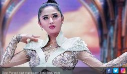 Dewi Perssik Jelaskan Alasan Rekan Artis tak Hadir di 7 Harian Ayahnya - JPNN.com