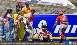 MotoGP Spanyol: Lihat! Pedrosa Terbang, Terbanting ke Aspal - JPNN.com