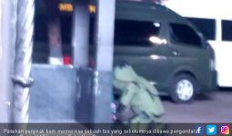 Tas Penabrak Pagar Mabes TNI AD Diperiksa Penjinak Bom - JPNN.com
