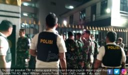 Keluarga Penabrak Pagar Mabes TNI Dibawa ke Polres Jakpus - JPNN.com