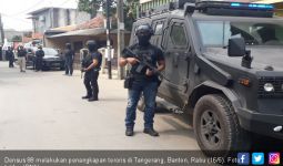 Polisi Sita Bendera ISIS dari Rumah Teroris di Tangerang - JPNN.com