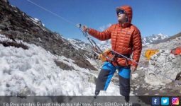 Kehilangan Dua Kaki, Xia Boyu Berhasil Taklukkan Everest - JPNN.com
