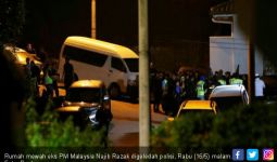 Ramadan Tiba, Polisi Geledah Rumah Mewah Najib Razak - JPNN.com